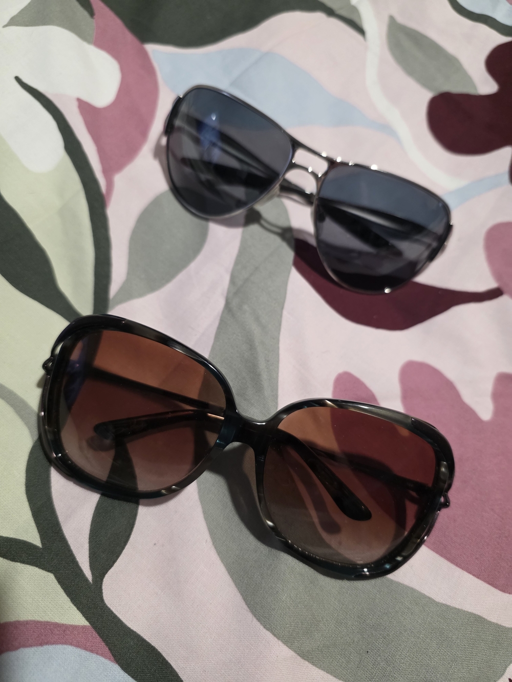 2 Pairs Of Women's Oakley Sunglasses. Hinder Aviators And Changeovers.